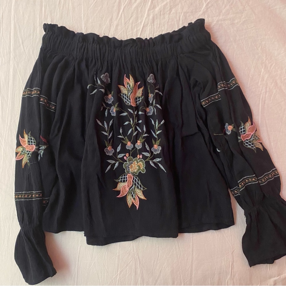 American Eagle Outfitters Off the Shoulder Embroidered top